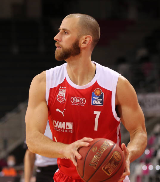 策略调整与 策略调整与