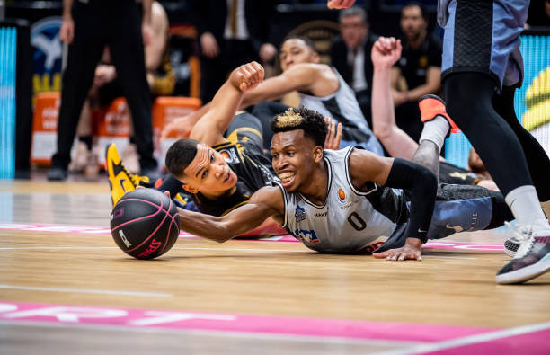 的侧翼突破 的侧翼突破